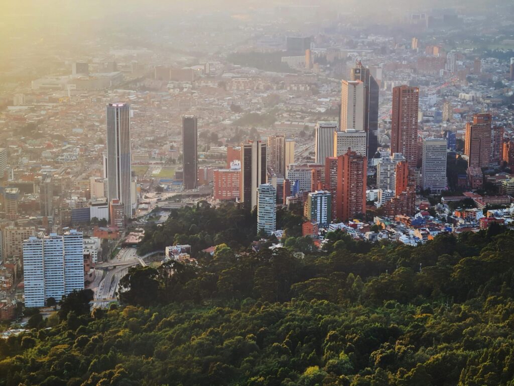 Schneider Electric es reconocido como líder en consultoría para la descarbonización de edificios
