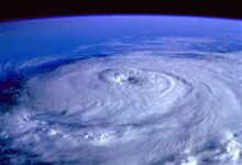 ojo de un huracán desde el espacio exterior.